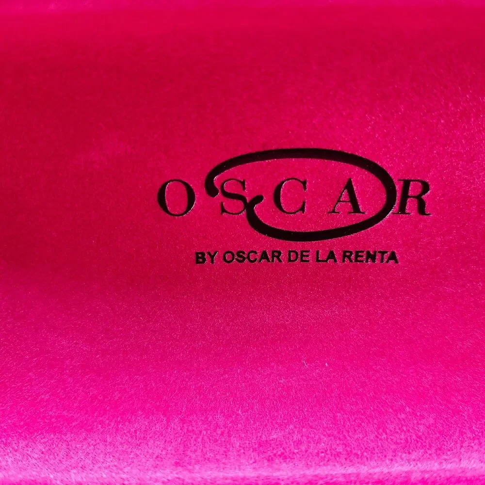 Oscar de la Renta Hard Shell Eyeglass Case Black Exterior Pink Interior